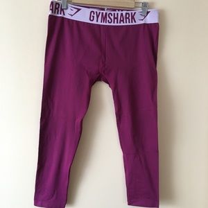 L | 3/4 Length Gymshark Leggings | Berry